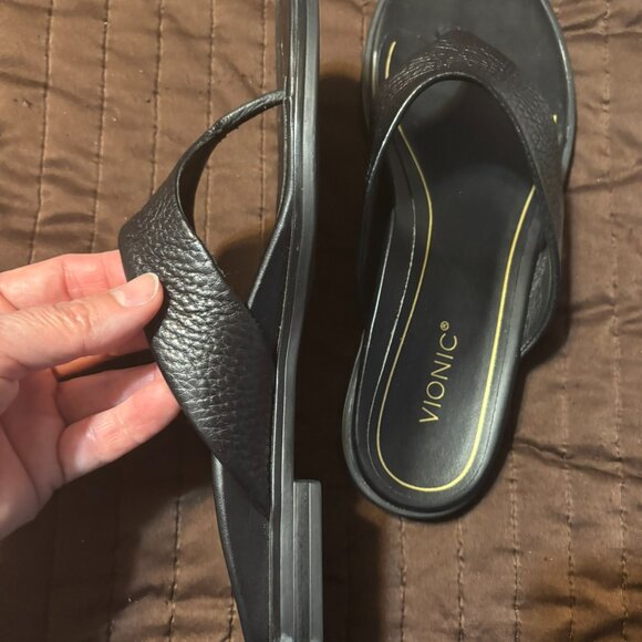 Black Vionic Flip Flop Sandals - Picture 4 of 4